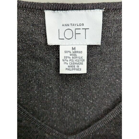 LOFT Ann Taylor v-neck Medium - Picture 3 of 3